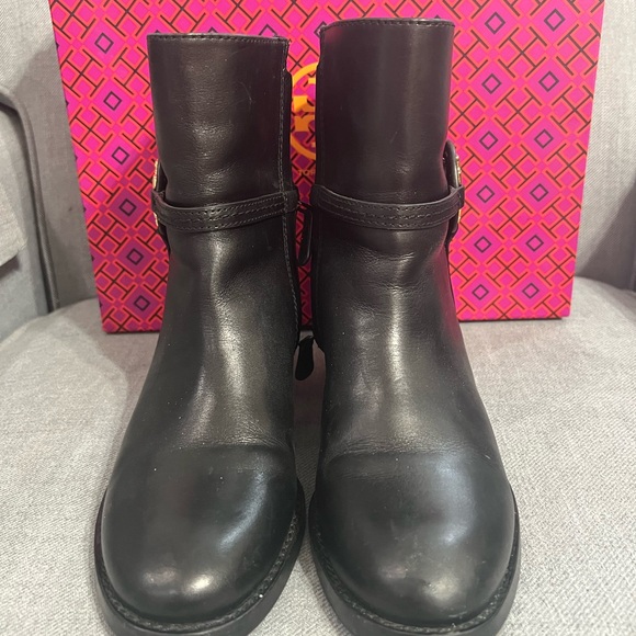 Tory Burch boot size 6 - Picture 2 of 6